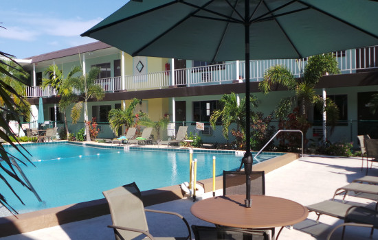 The Island House Resort Hotel - Poolisde Seating