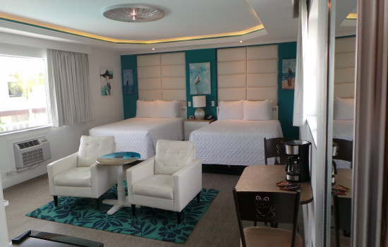 The Island House Resort Hotel - Deluxe Queen